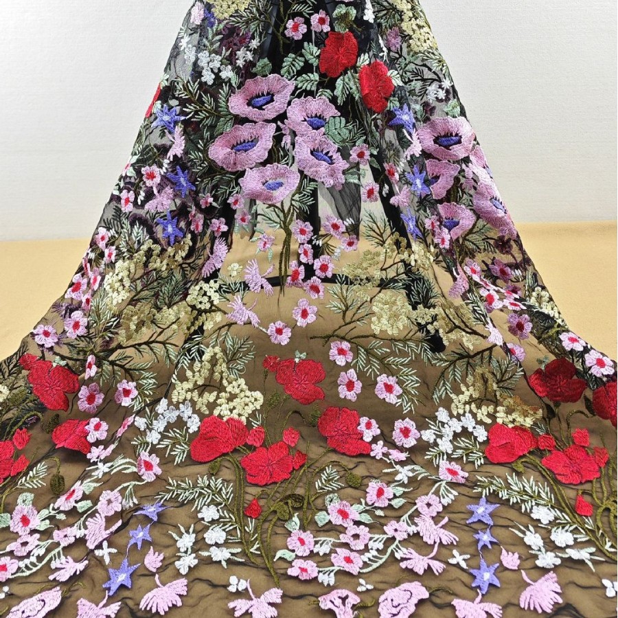 新品高端原单品质多色满幅 花边刺绣面料 涤光丝网纱绣花布