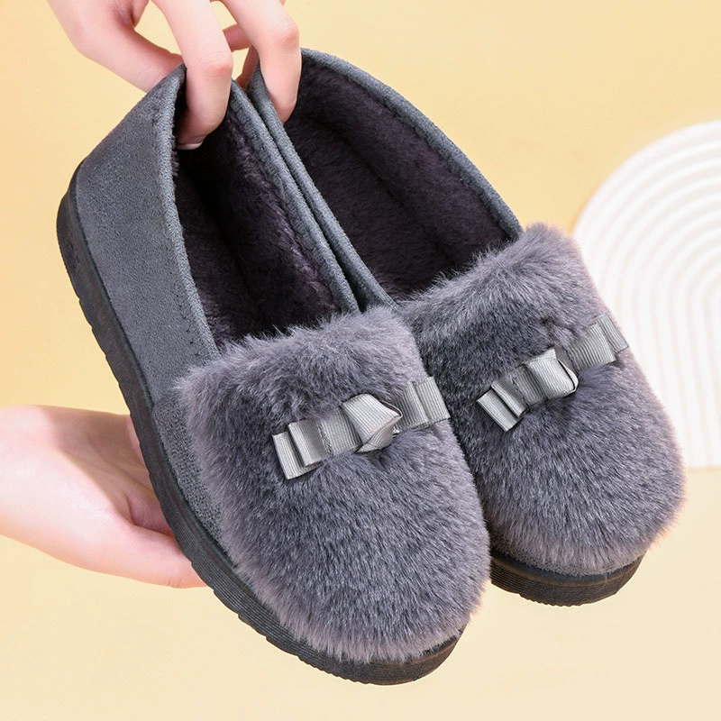 Old Beijing cotton shoes for women in winter plus velvet and thickening for the elderly to keep warm and fashionable soft-soled non-slip mother's cloth shoes plush and bean shoes