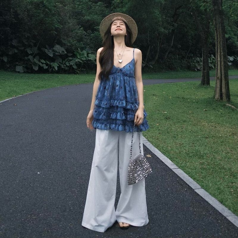 Korean-Style High-End Fashionable Dress for Female Students, New Summer Model, Unique and Beautiful Blue Floral Suspender Cake Short Dress Korean-Style High-End Fashionable Dress for Female Students, New Summer Model, Unique and Beautiful Blue Floral Suspender Cake Short Dress