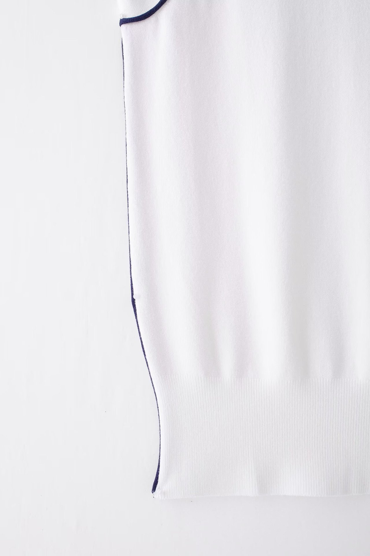 Vêtements pour cheveux extérieurs 2024 été nouvel article haut à aiguille plate à bordure de couleur contrastante pour femmes_voghion.com