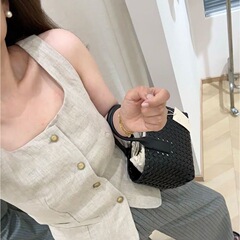 高級感のあるおしゃれな純色の袖なしの角襟ベスト