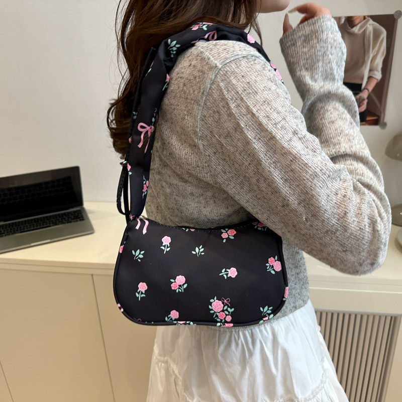 美しい新鮮な花柄の甘いプリーツハンドバッグ 2025 夏の人気の軽量でスタイリッシュな女性のショルダー脇の下バッグ|undefined
