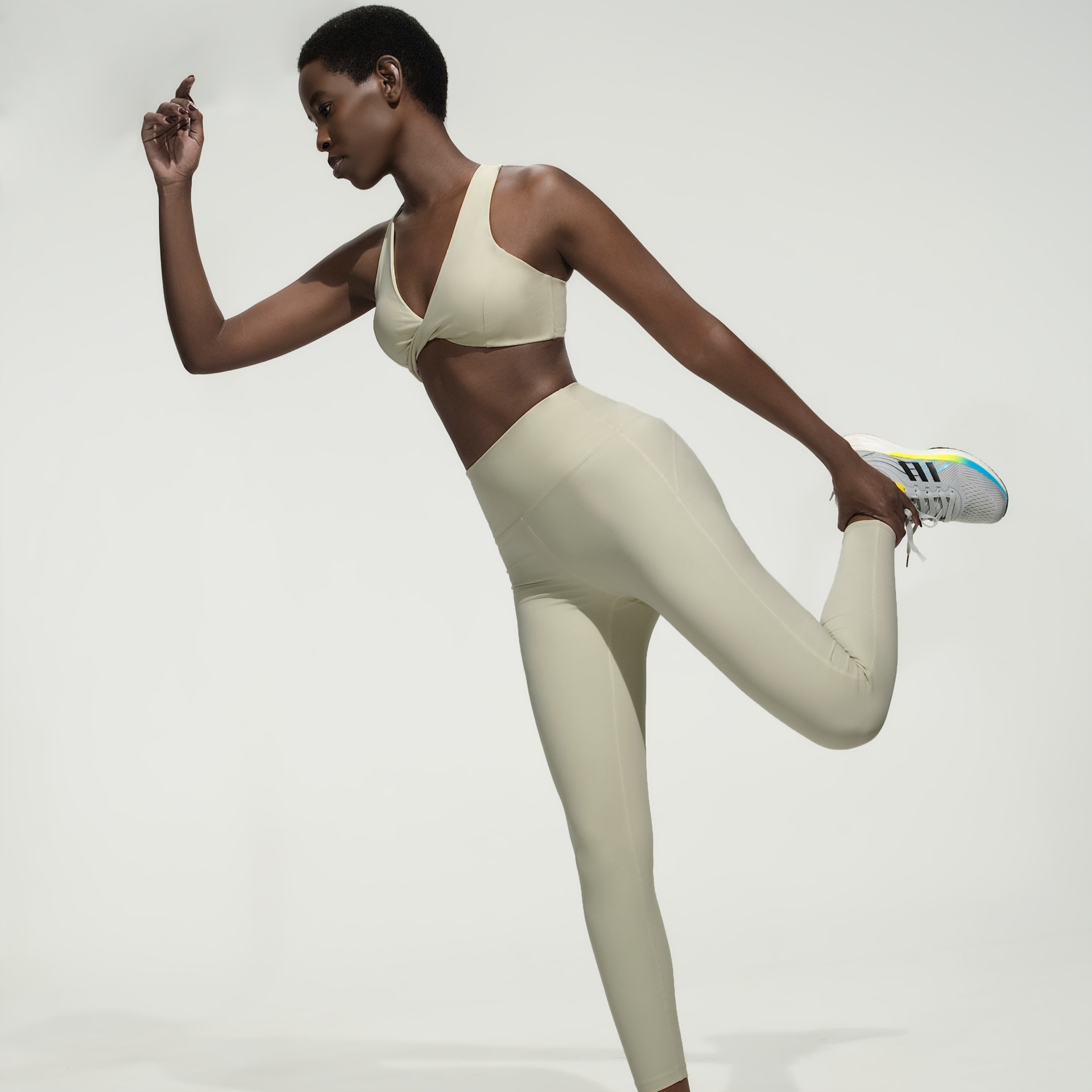Cross-border ins nueva sensación de desnudez ropa interior deportiva casual para mujeres sujetadores de yoga ajustados y rápidos para correr ropa de fitness