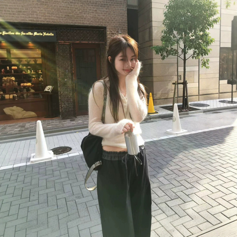 Now available: Korean designer vegetable-themed polo neck knitwear, Korean-style women's clothing, gentle and sweet sweater Now available: Korean designer vegetable-themed polo neck knitwear, Korean-style women's clothing, gentle and sweet sweater