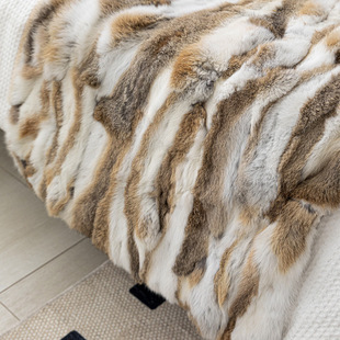 Modern light luxury yellow brown real rabbit fur blanket model room bed flag Hotel Villa high-end bed tail towel fur towel