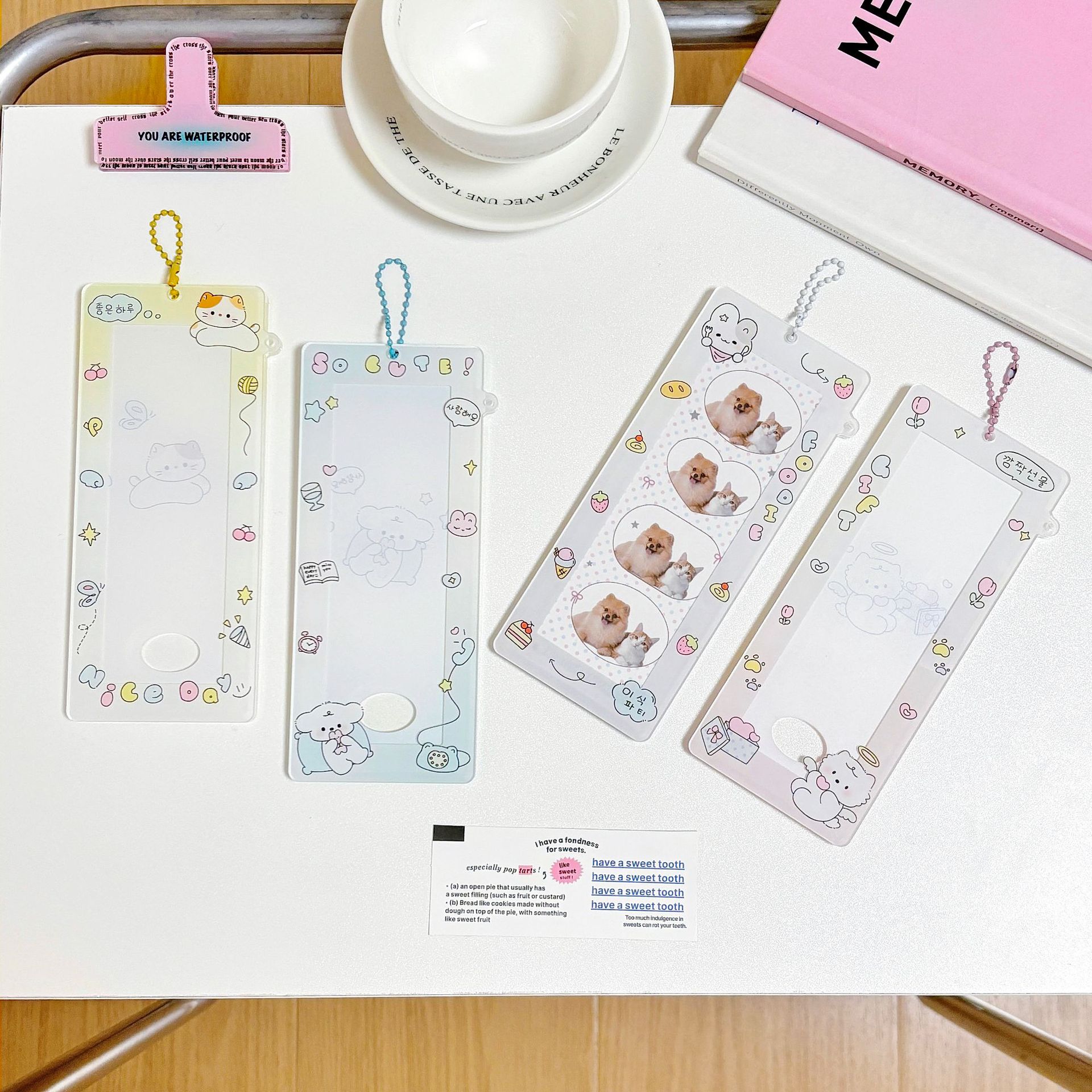 Funda de tarjeta de cuadrícula de cuatro palacios de dibujos animados lindo original Funda de tarjeta dura de cuatro compartimientos de vida acrílica Funda de tarjeta pequeña de persecución de estrellas