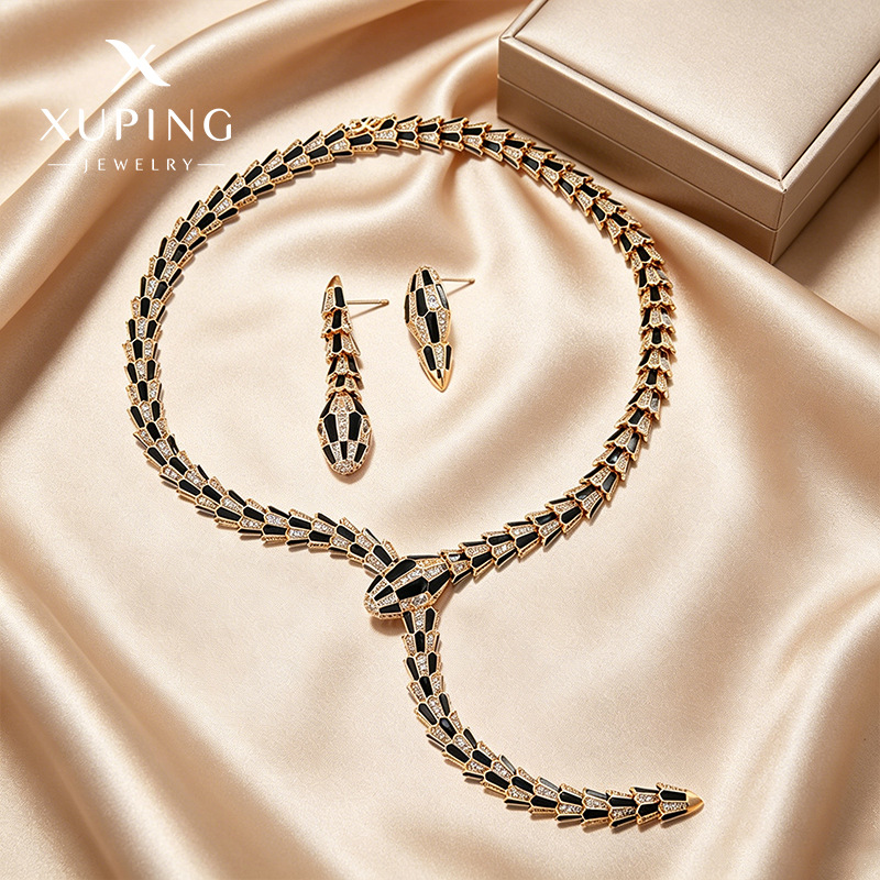 Xuping Europa y los Estados Unidos transfronterizos pendientes de serpiente collar conjunto de joyería nicho diseño de personalidad dulce y fresco joyería al por mayor mujer
