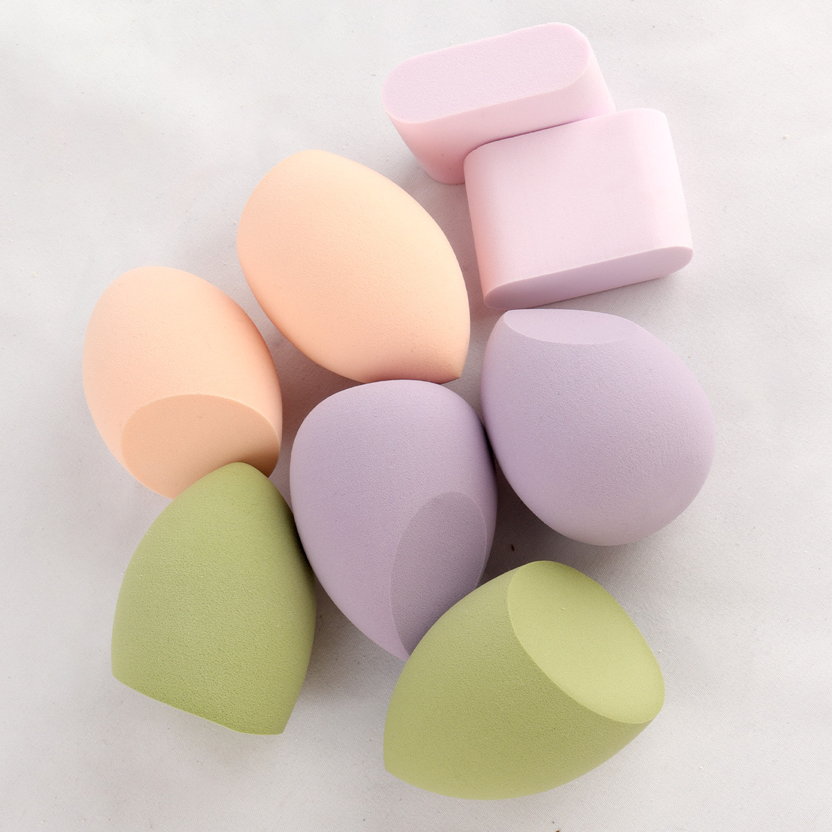 22 paquetes de viajes esenciales herramientas de maquillaje con bolsas de puntos más botellas de lápiz labial cepillo en stock al por mayor