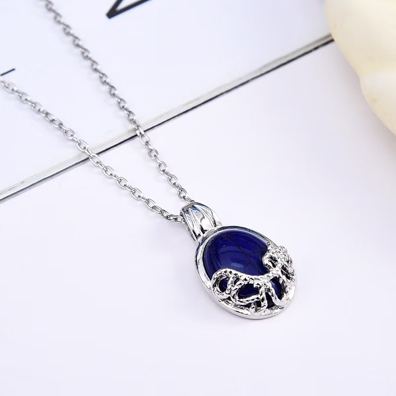 European and American Style Blue Gemstone Pendant Necklace, Personalized Hollow Design Clavicle Chain, Trendy and Fashionable Versatile Style