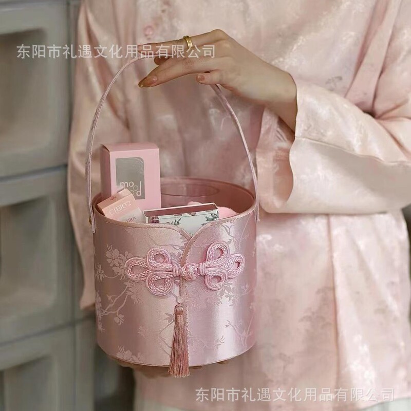 新款新中式高档旗袍风婚庆伴手礼简约款生日礼物圆桶手提抱抱桶|undefined