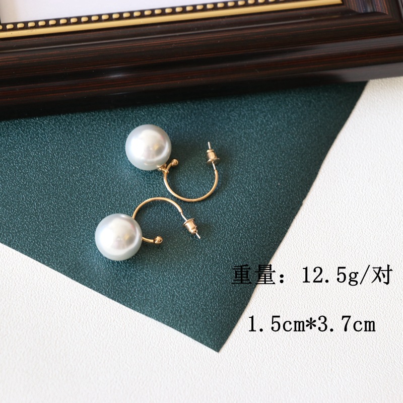 White Big Pearl C-shaped Simple Earrings display picture 1