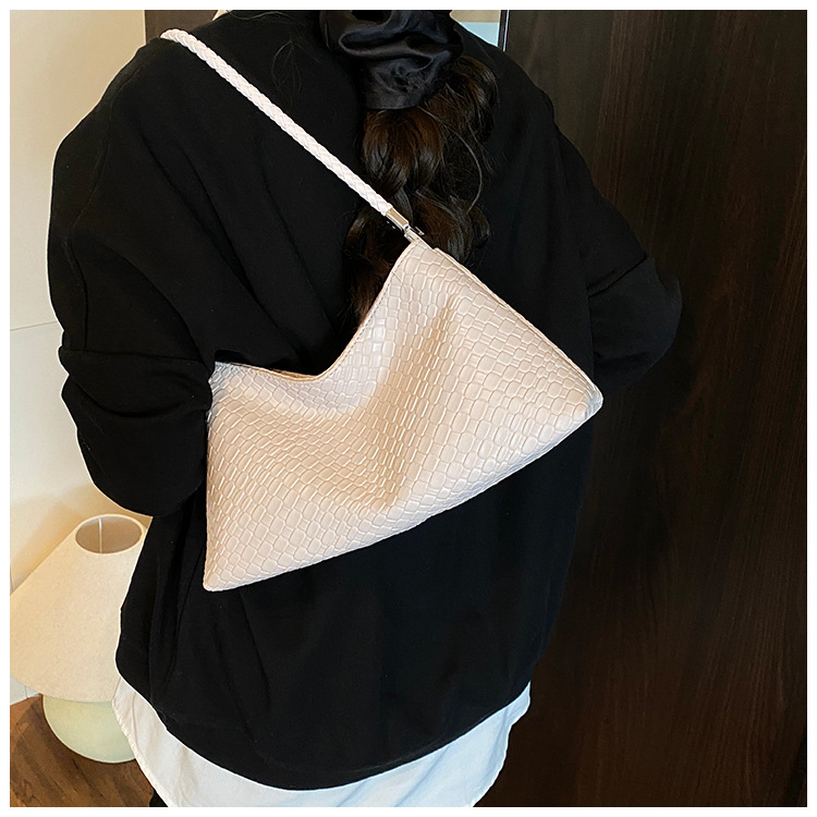 Solid color casual woven pattern large-capacity fashionable 2025 retro new style, elegant underarm bag, single-shoulder hand-carry ladies' bag undefined