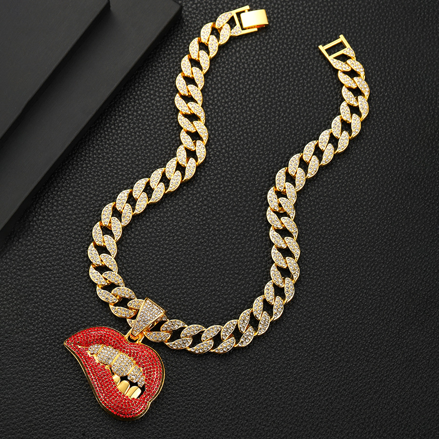 Diamond Cuban Chain Necklace With Lip Pendant And Personalized Design_voghion.com