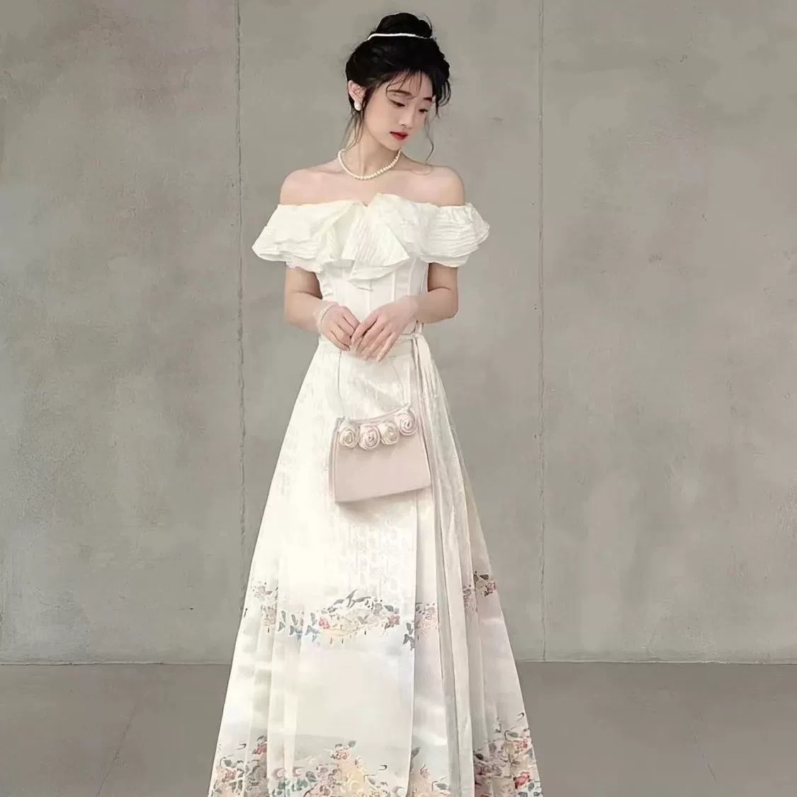 Thin set, elegant Hanfu, Chinese style, open shoulders, fitted