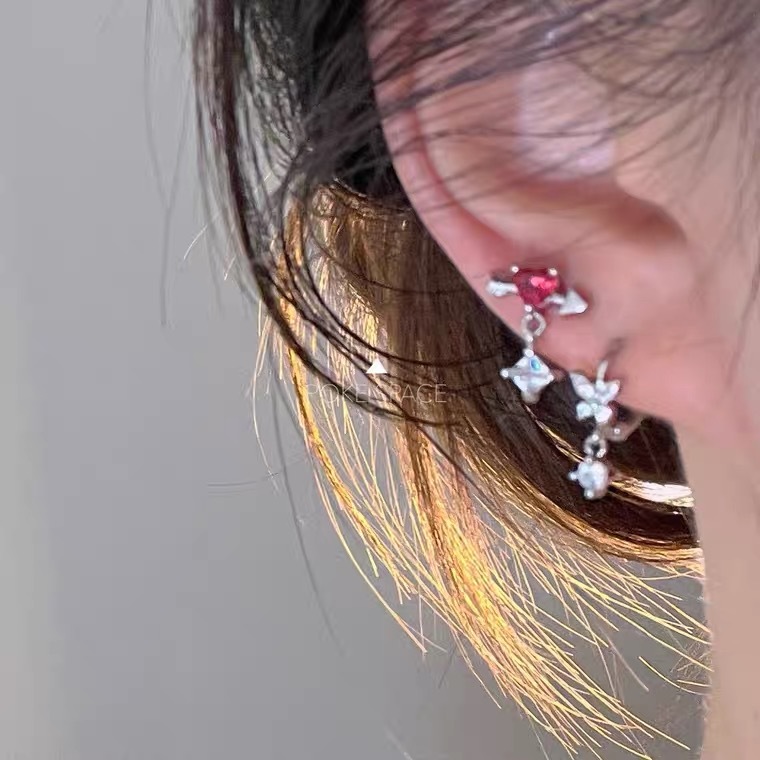 R159#闪亮蝴蝶耳扣