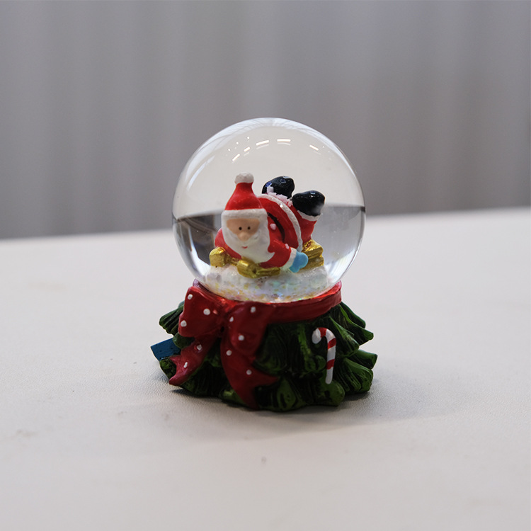 Bola de Nieve Navideña de Resina Decorativa para Escritorio