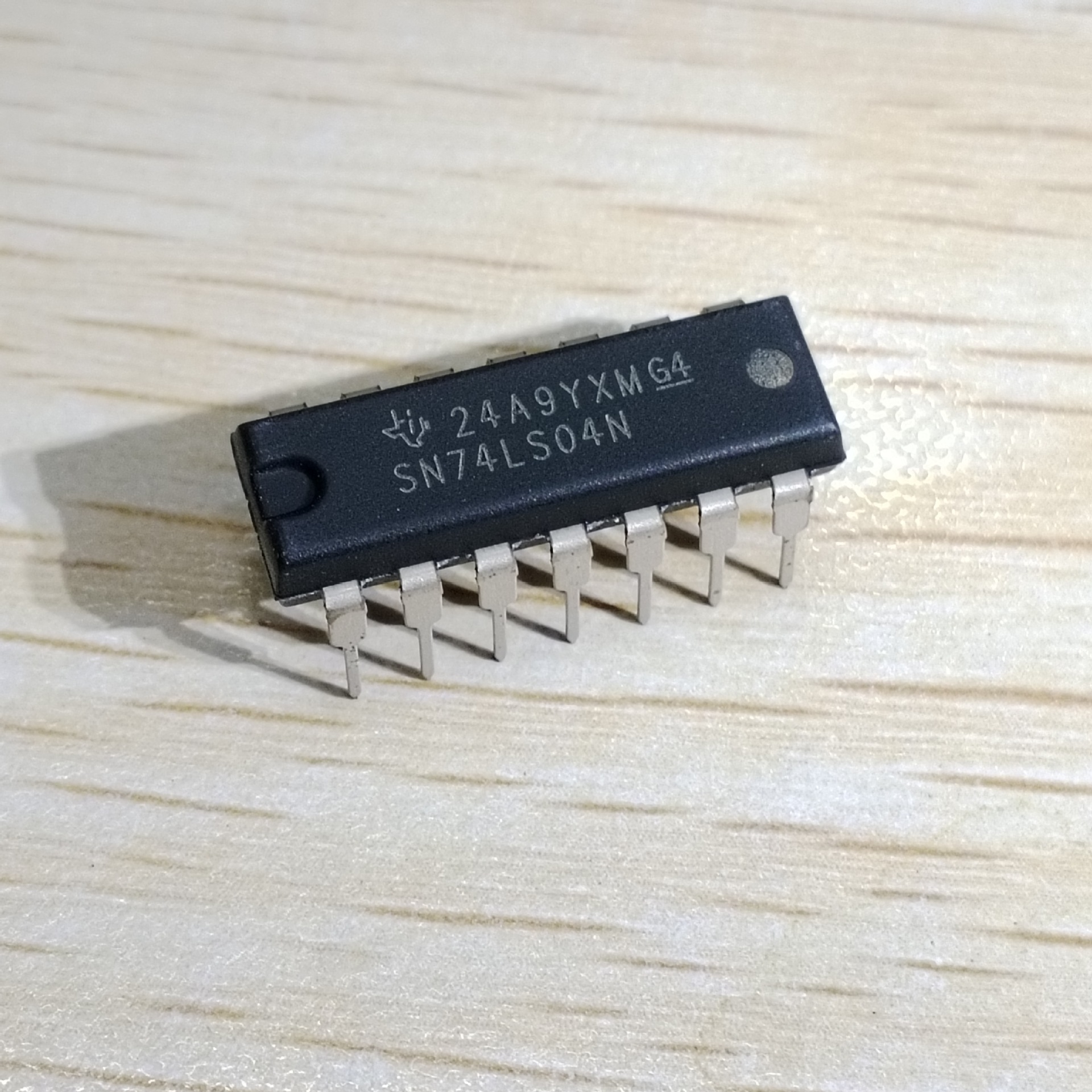 SN74LS04N