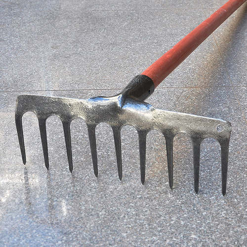 Nine-tooth nail rake for gardening and farming, growing vegetables, drying grain, plowing soil, handle nail rake, rake grass, loosen soil, agricultural tools, multi-functional wire rake