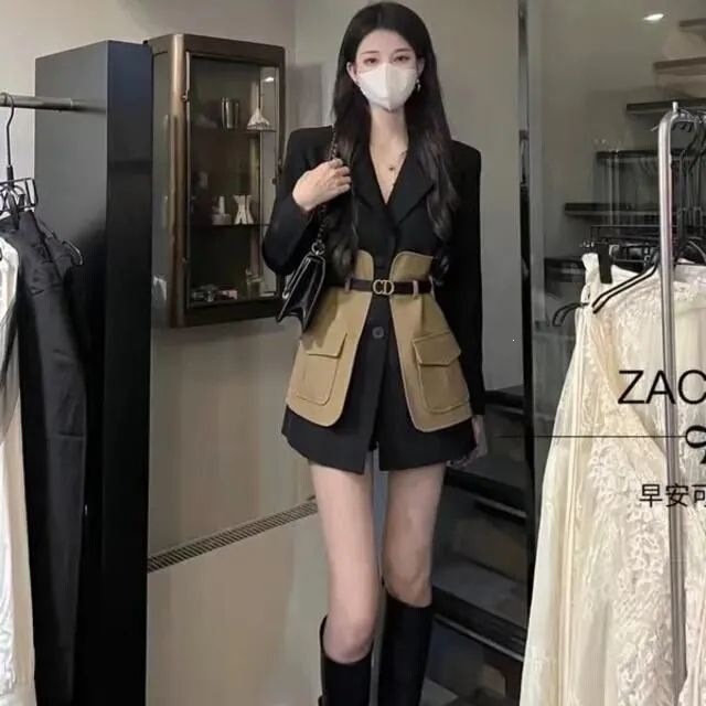 Stylish and versatile color-blocked blazer for women, perfect for spring and autumn, with a slimming fit and a trendy design Stylish and versatile color-blocked blazer for women, perfect for spring and autumn, with a slimming fit and a trendy design