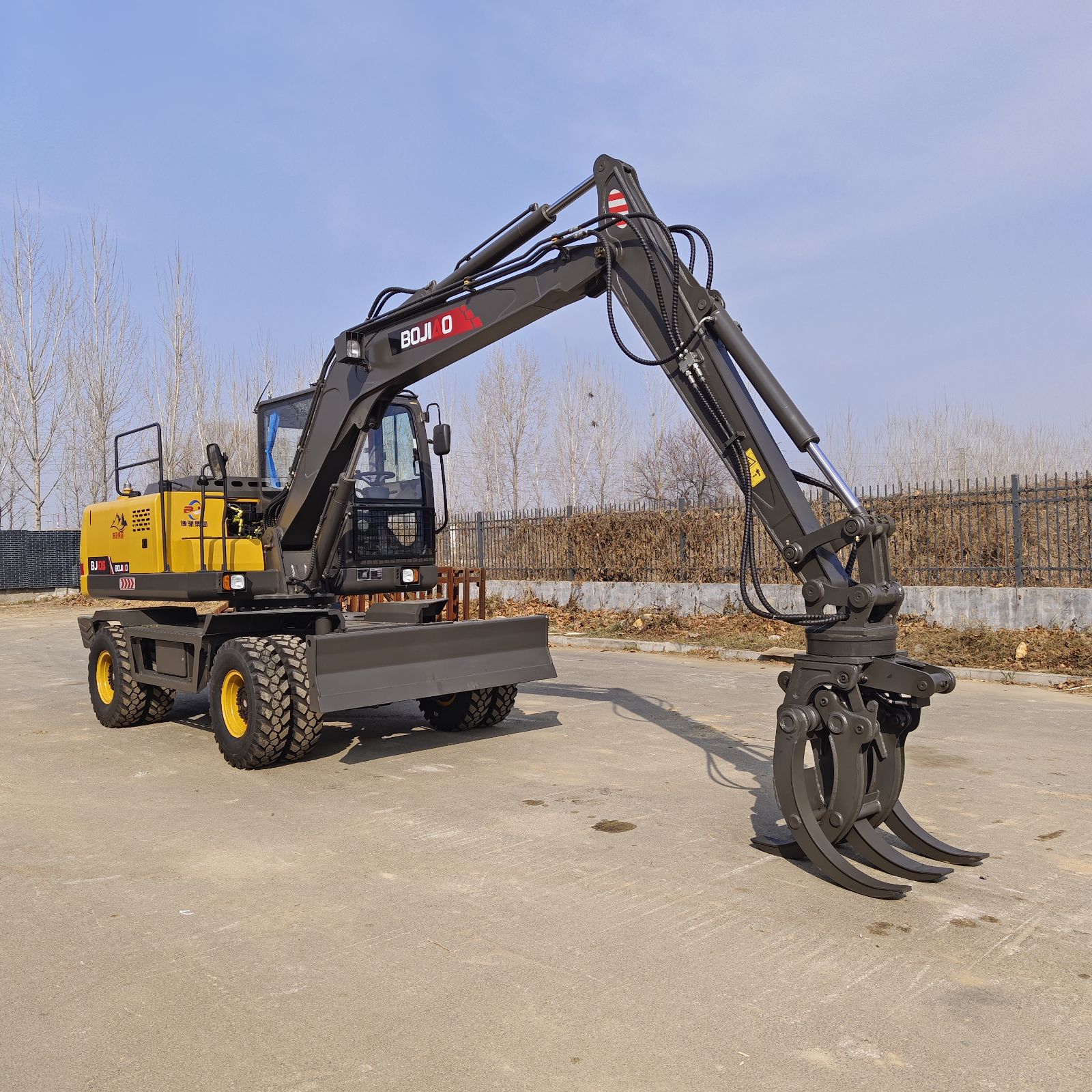 博骄125 旋转装载机 挖树根 抓竹子 码垛机 抓树枝 抓棉花 轮挖