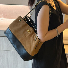 ニッチデザインのレトロな小さな香りのトートバッグ、新しいファッショナブルで多用途な菱形脇の下バッグ、コントラストカラーのチェーンハンドバッグ