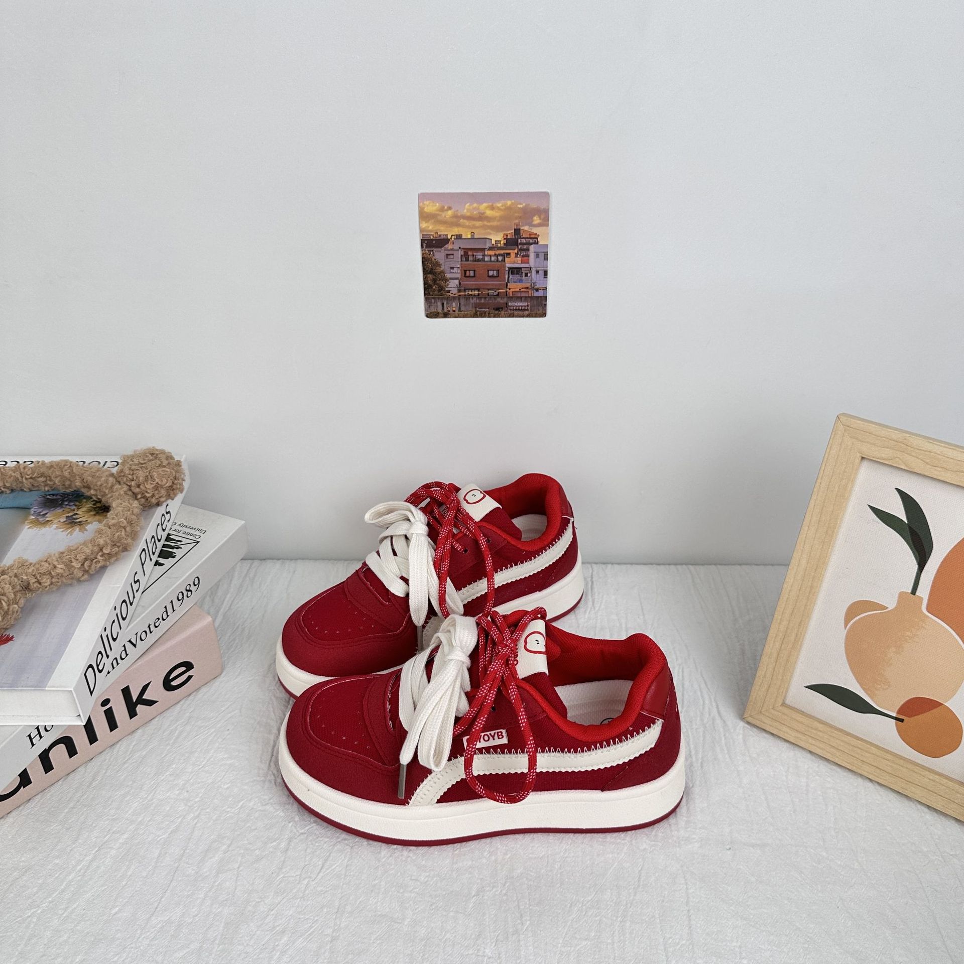 Zapatos de suela gruesa de larga onda para mujeres 2025, nuevos zapatos de moda, zapatos de pan de nicho, zapatos blancos de verano, zapatos de skate casuales