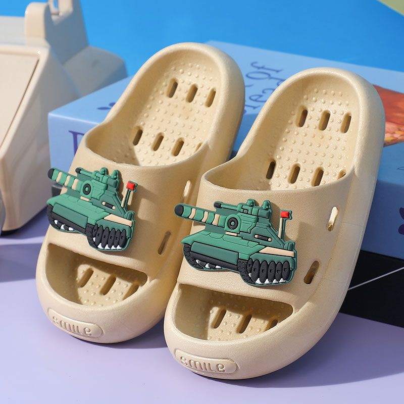 Children's new hollow sandals indoor soft bottom bathroom leak non-slip non-smelly feet quick-drying boys wear sandals