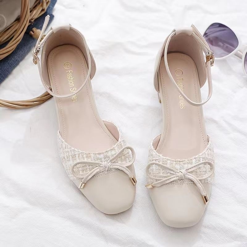 Baotou sandalias para mujeres 2026 nueva primavera y verano una banda cuadrada de talón con lazo con falda ligera y versátil zapatos coreanos