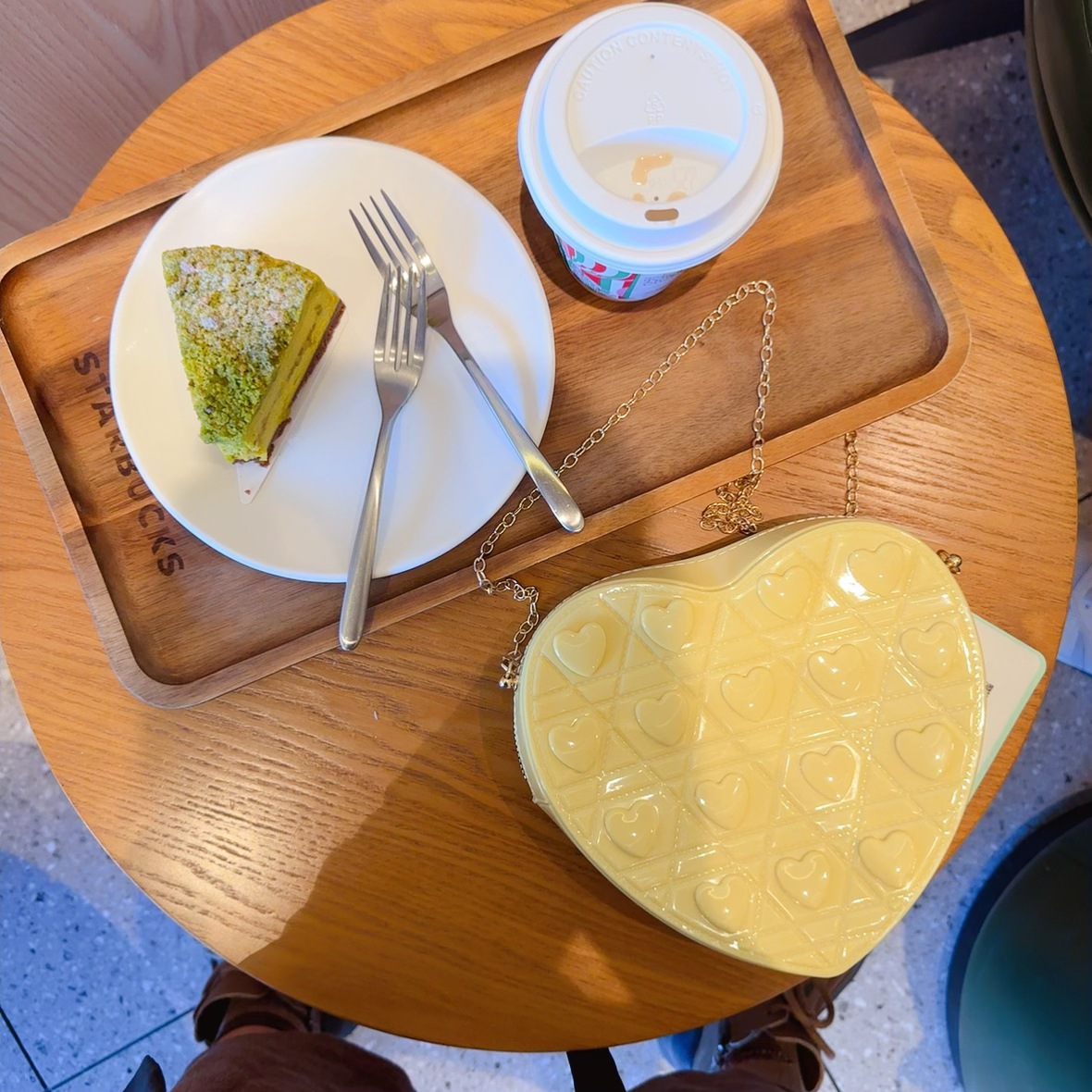 The 2025 new heart-shaped bag is a fashionable and versatile single-shoulder crossbody small bag. It's a cute jelly bag for women in summer undefined