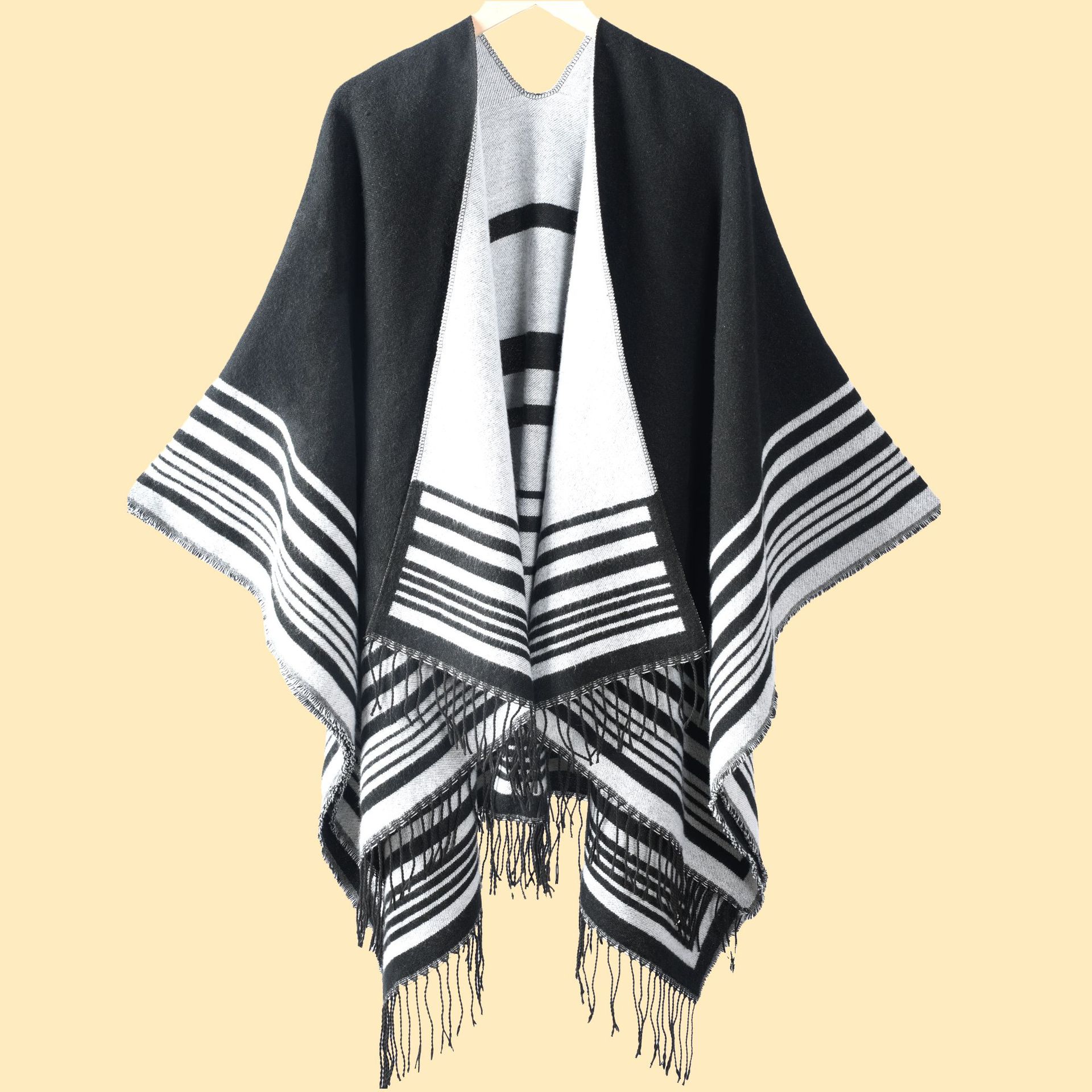 태슬 옐로우 스트라이프 블랙 앤 화이트