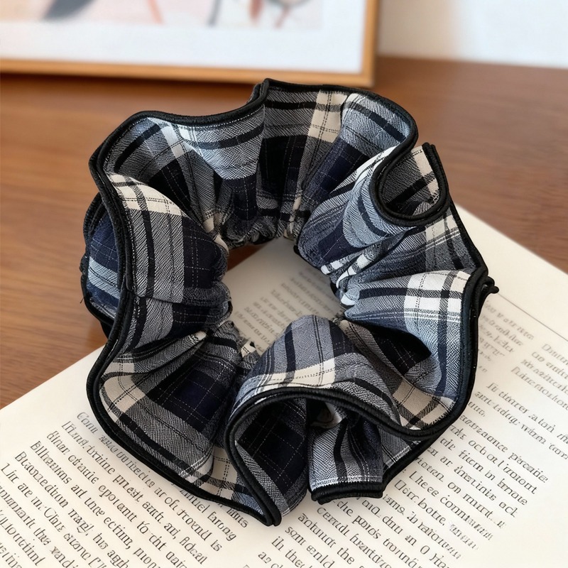 017 Темно-синяя резинка для волос в клетку 16см