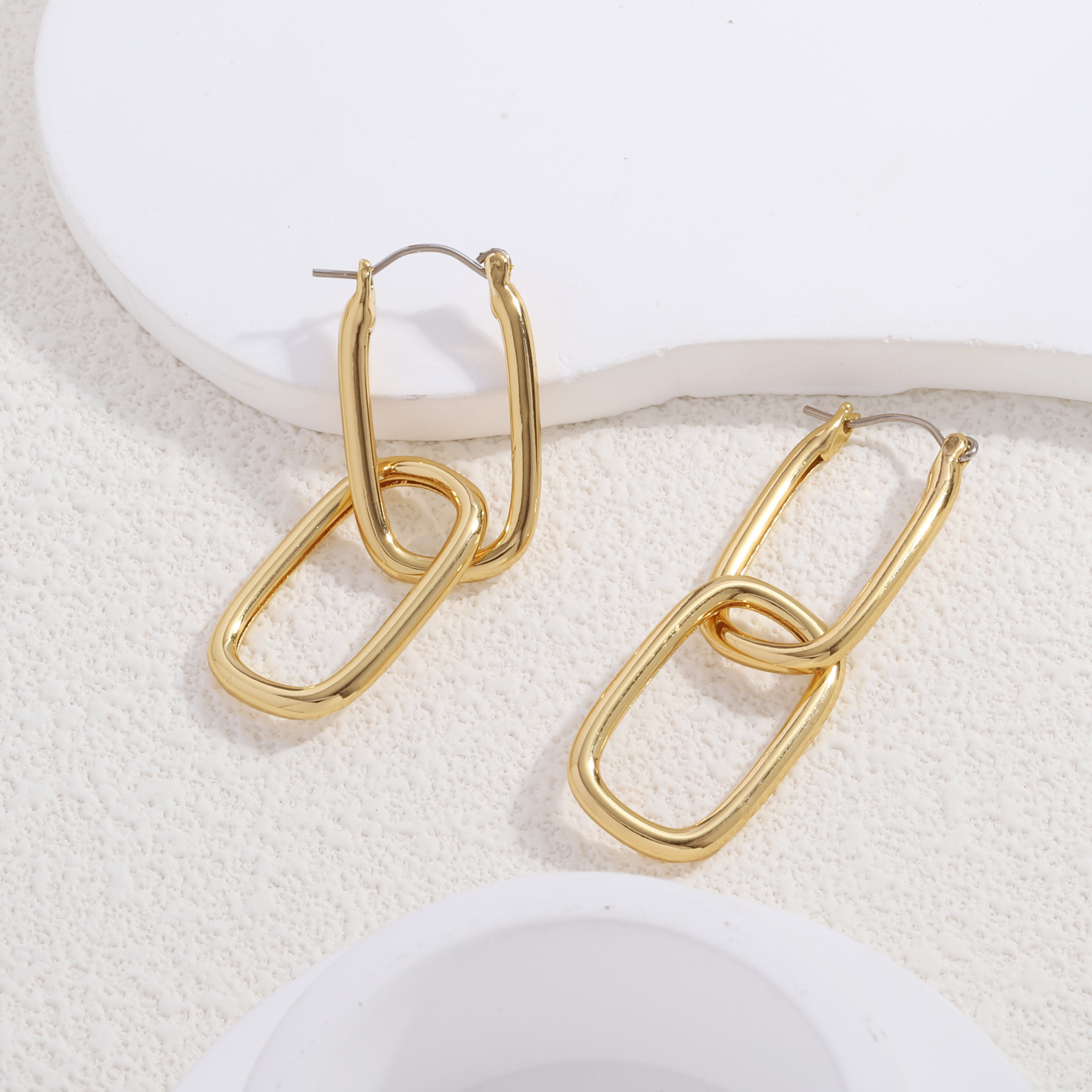 europe-and-the-united-states-hot-selling-fashion-geometric-oval-round-earrings-simple-metal-style-high-design-sense-of-atmosphere-jewelry