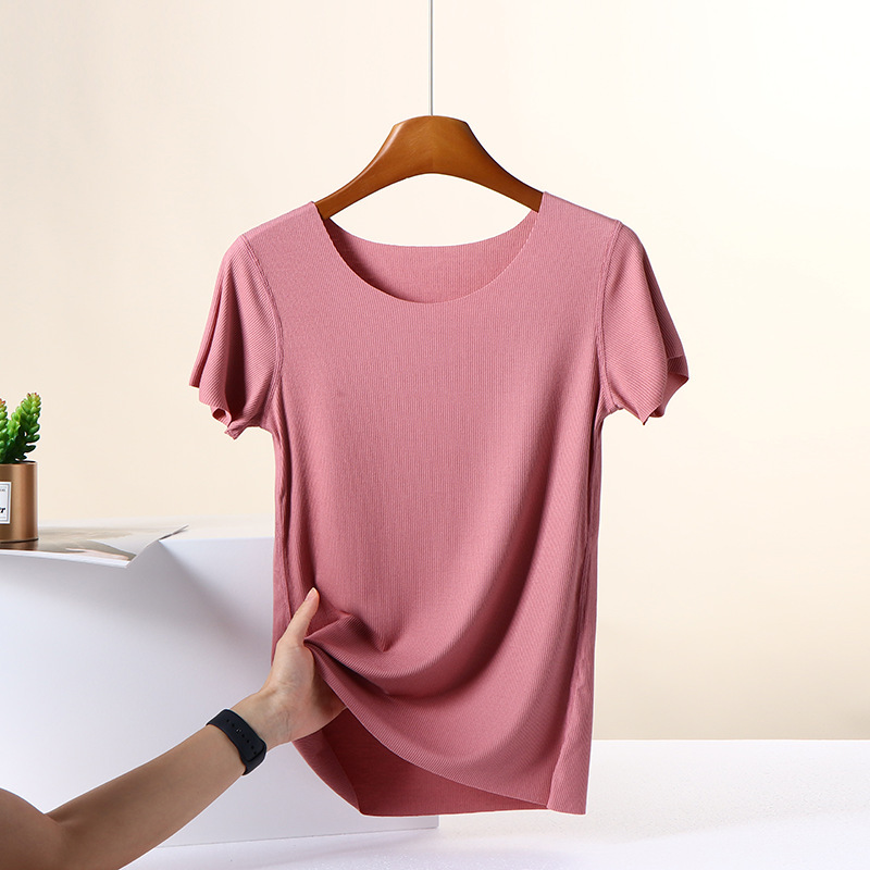 ネジのモーダルラウンドネック半袖tシャツを着ています。女性は夏にスリムに見えます。|undefined