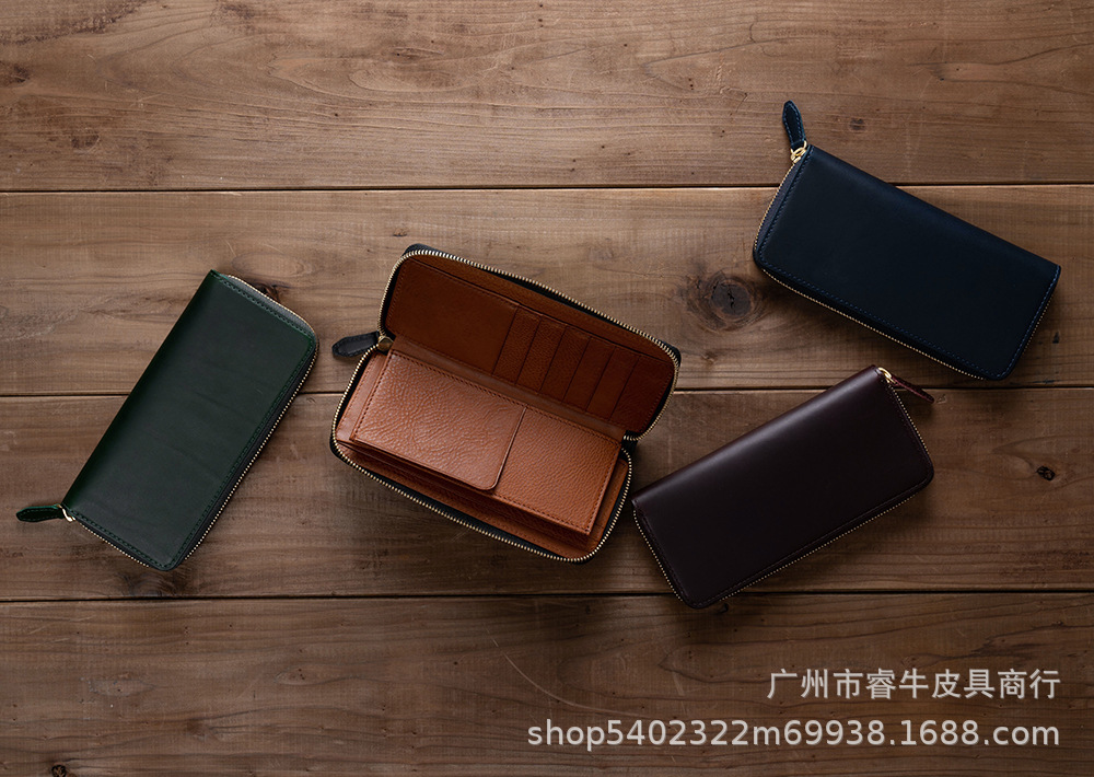 Japanese retro long capacious wallet with zipper