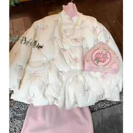 2023新中式国风白色盘扣绣花羽绒服秋冬新款奶fufu小香风气质外套