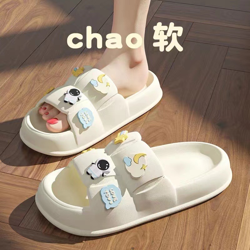 5528 우주인 화이트