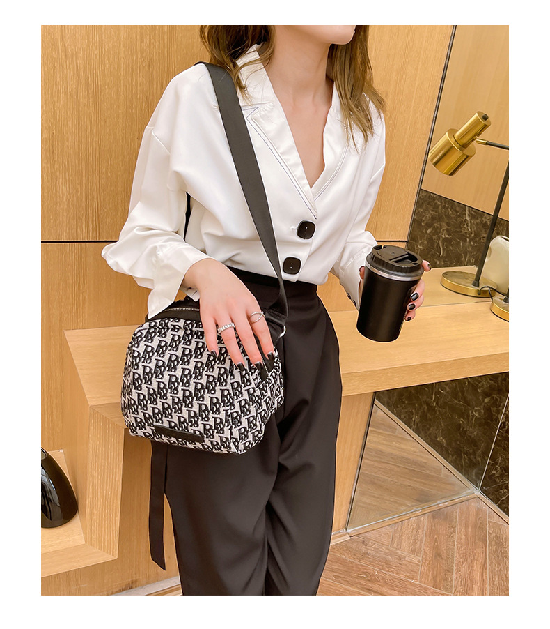 Petit sac tendance en toile pour femmes, sac de poitrine, sac à bandoulière en tissu Oxford assorti avec tout, nouvelle collection 2023_voghion.com