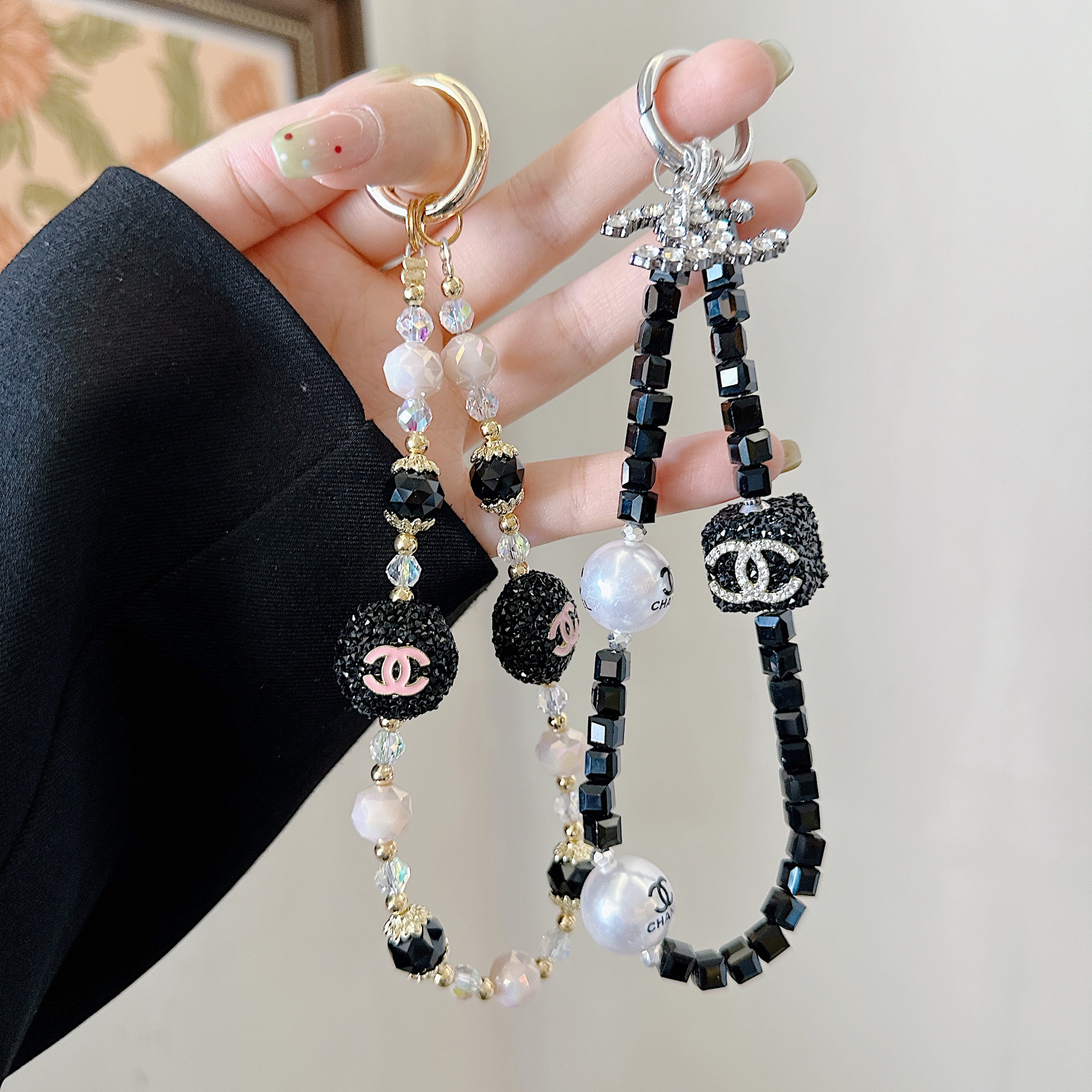 Cadena para colgar para teléfono móvil de alta gama hecha a mano de alta calidad, cadena para colgar con fragancia pequeña de lujo ligero, cordón para teléfono móvil de moda, cadena corta/colgante