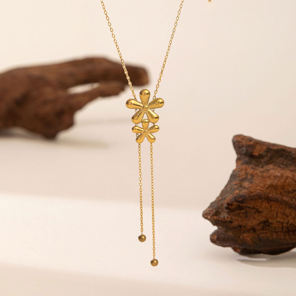 French Stainless Steel Large and Small Flower Necklace Niche High-End Necklace High-End K Gold-Plated Titanium Steel Tassel Pendant