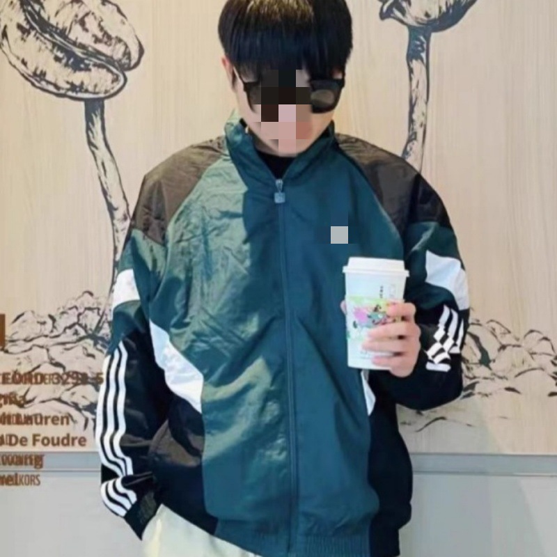 Three-stripe stand-up collar jacket, a trendy autumn campus outerwear for both men and women, featuring casual embroidery and color-blocking design