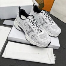 �V���¿�CDƴɫ�����\��Ь�W��ǰϵ�����e�\��Ь�r�аٴ��ϵ�ЬŮ
