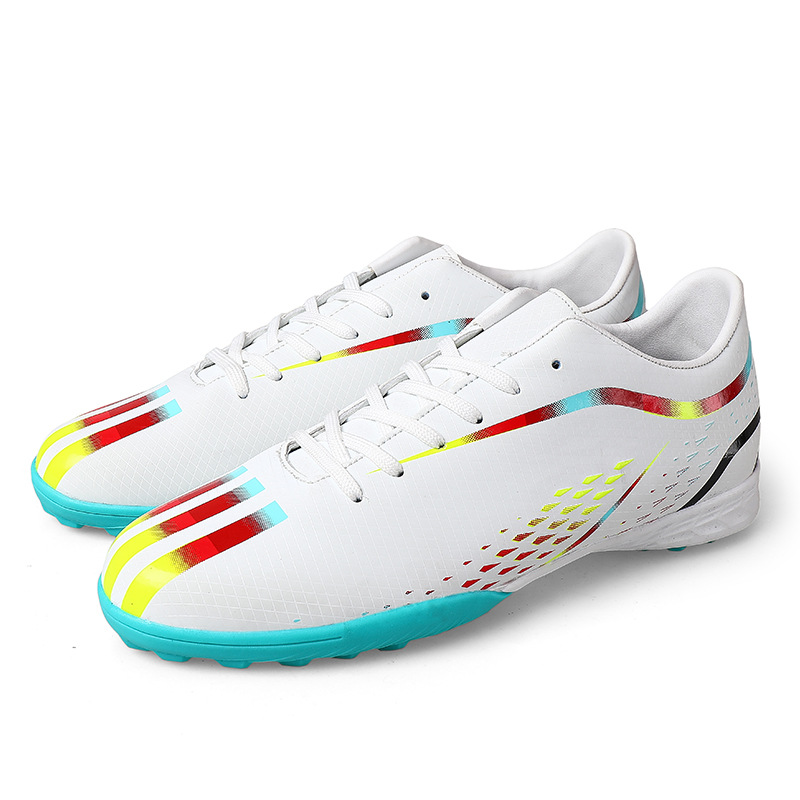 Fábrica en stock zapatos de fútbol al aire libre largo roto uñas bajo-top juventud transpirable entrenamiento deportivo zapatos hombres y mujeres fútbol