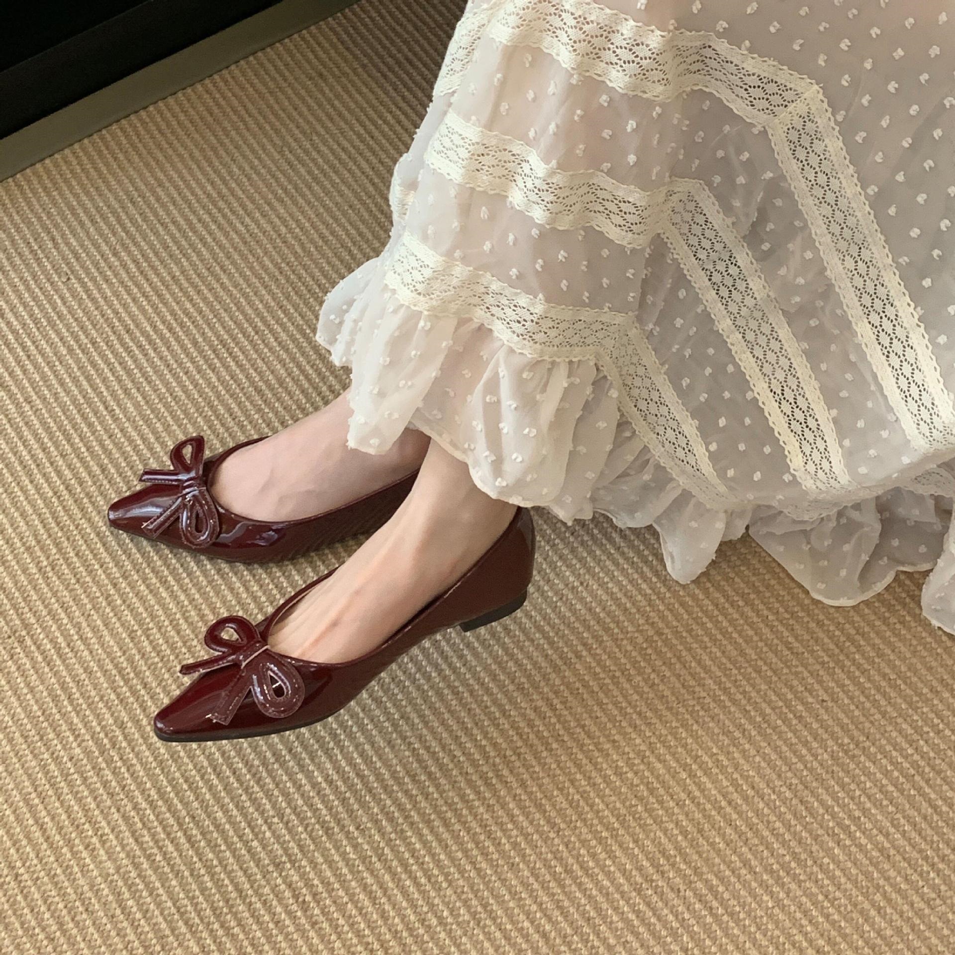 Elegant shoes pointed-toe low-cut with bow flat