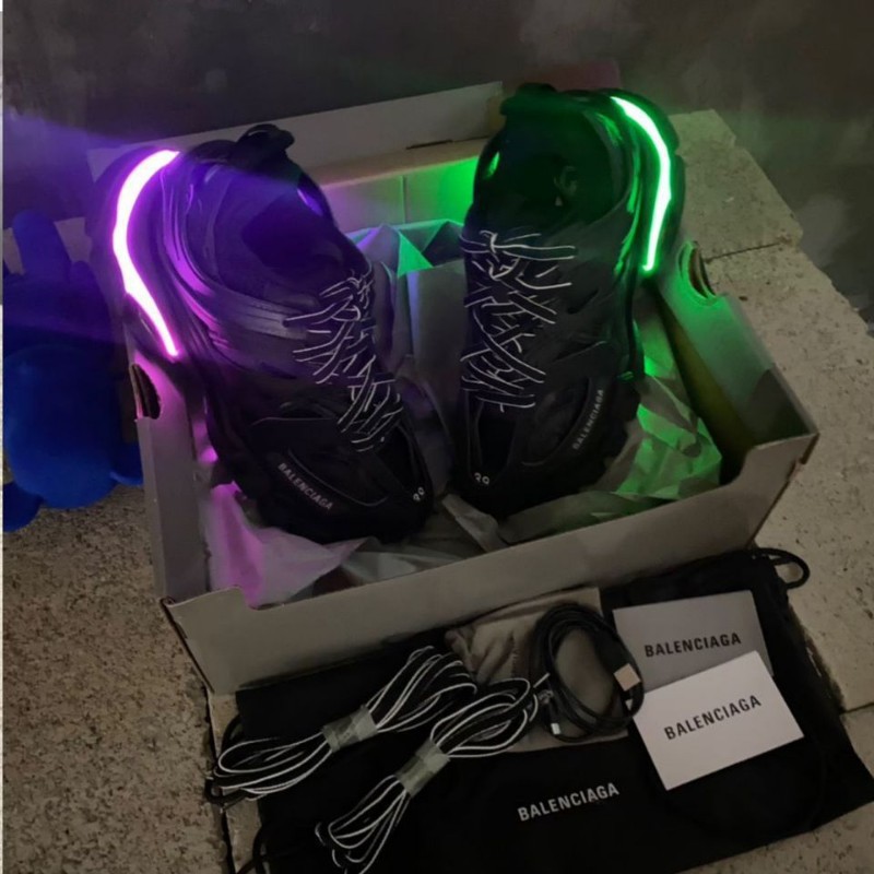 Cross-Border Led Paris Third-Generation Track3.0 Dad Shoes with Lights, Trendy Ins-Style Shoes for Men and Women, Versatile Couple Shoes, Height-Increasing Shoes