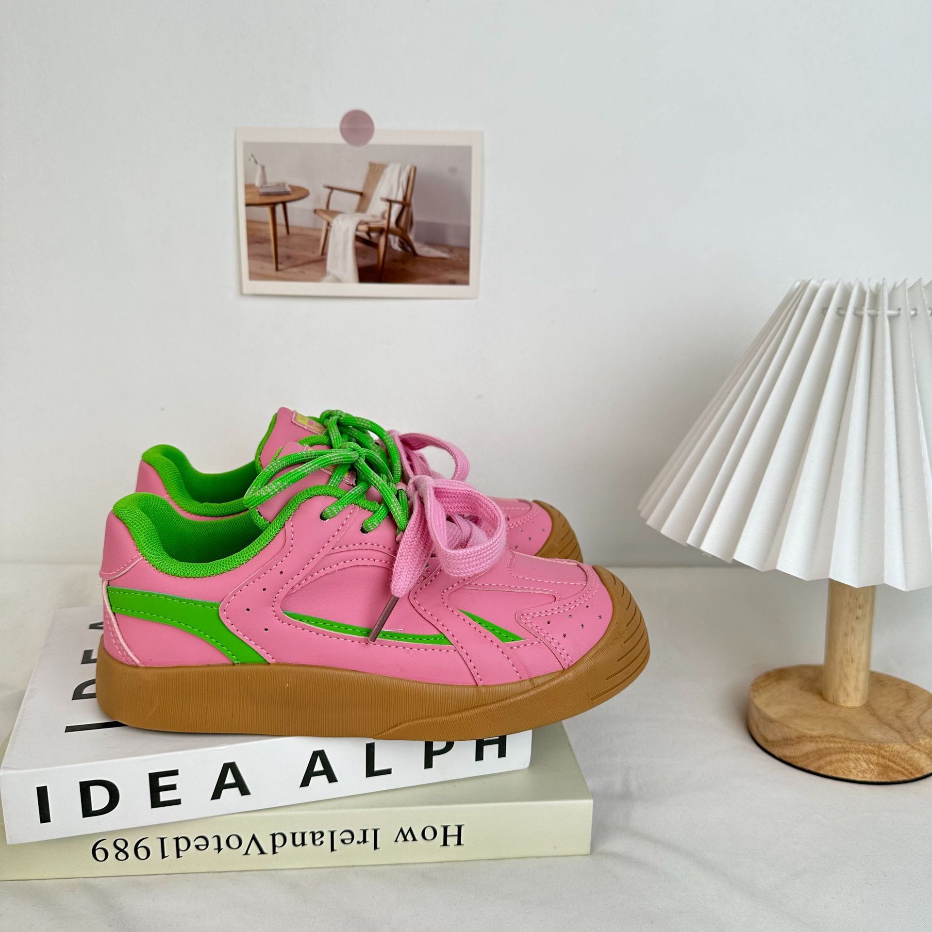 Yuanbo 2024 modelos de primavera versión coreana de los zapatos de lona estilo Harajuku, zapatos de payaso de todo fósforo para estudiantes, zapatos blancos de ocio deportivo
