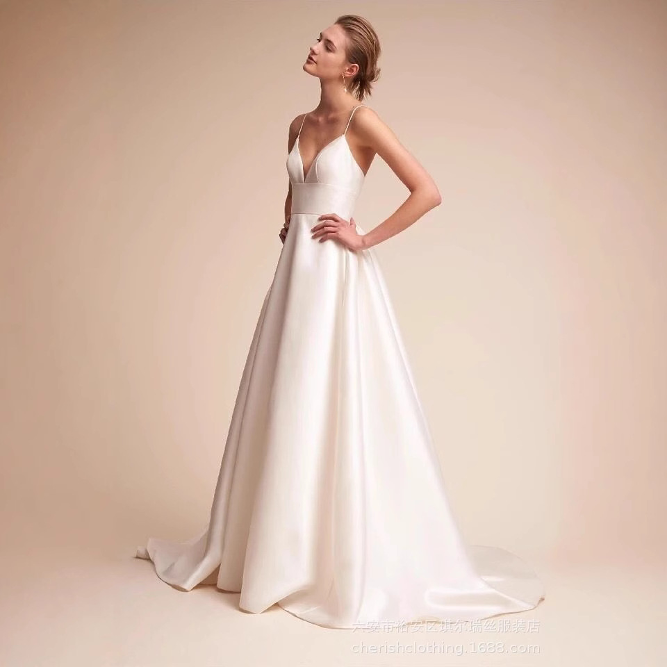 吊带缎面婚纱礼服口袋设计小拖尾外贸TikTok热销跨境采购一件代发