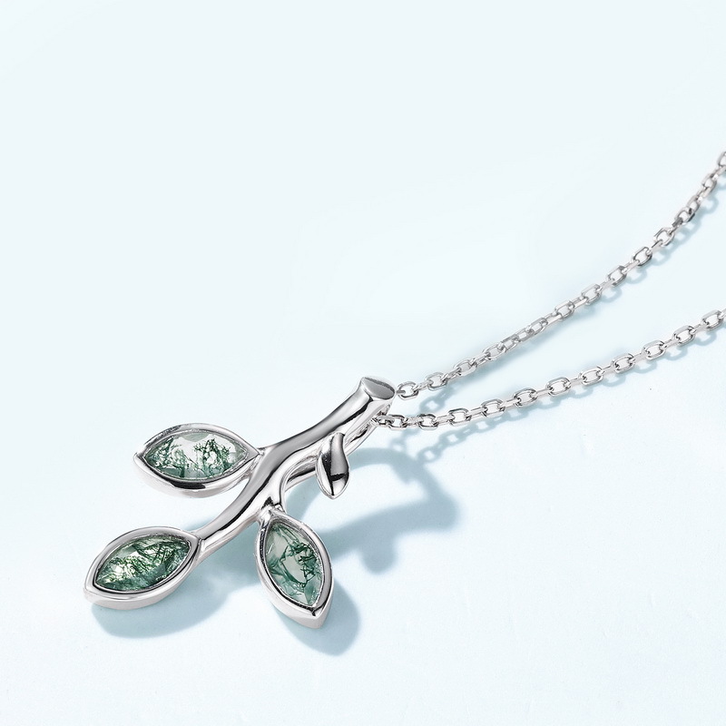 Nuevo colgante de ágata de hierba de agua natural de rama de olivo transfronterizo femenino S925 colgante de piedra de musgo verde con incrustaciones de plata Europa y América simple