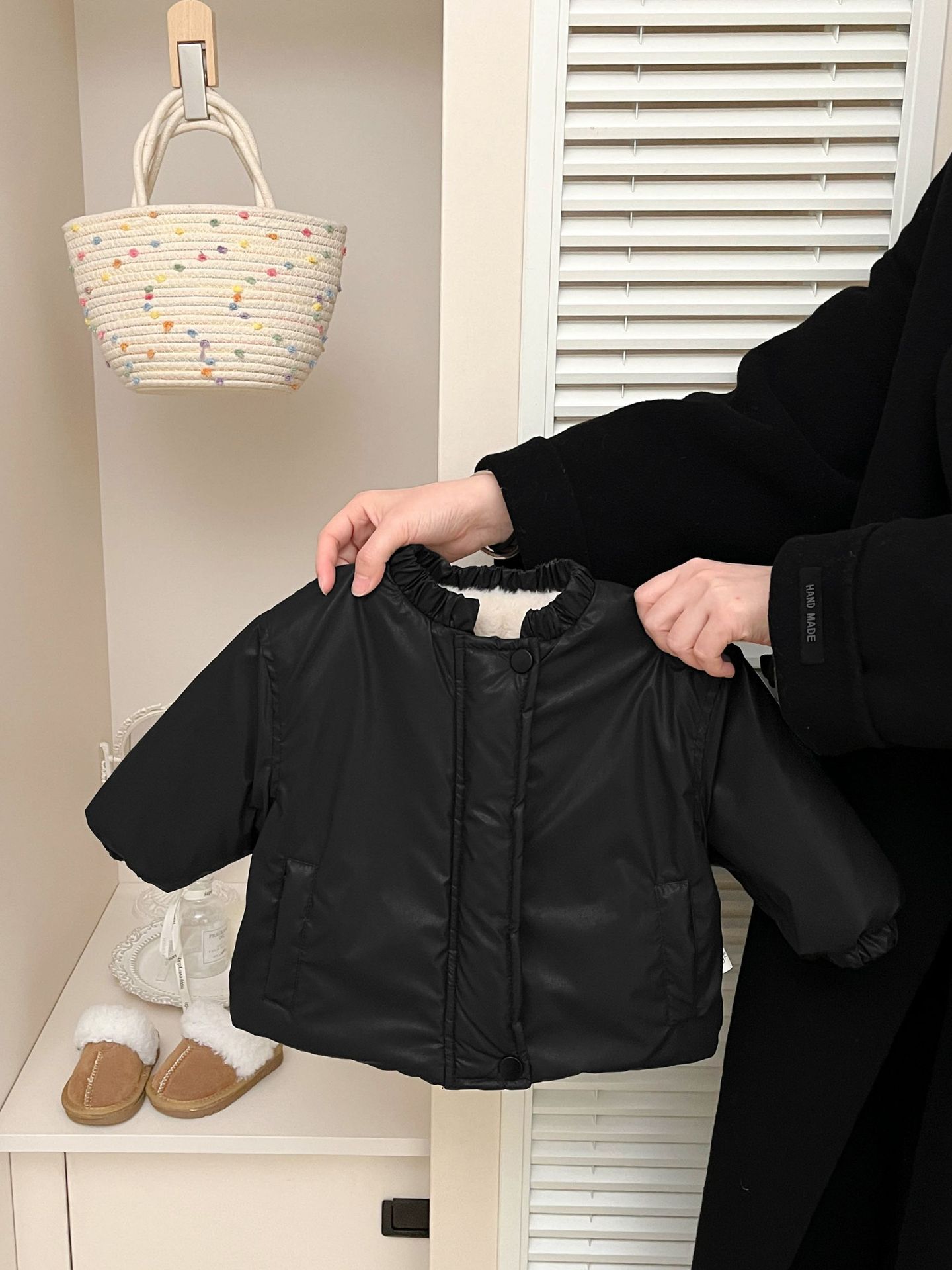 Bebé de moda fresco y chaqueta de cuero gruesa nueva chaqueta de estilo extranjero para chicas coreanas chaqueta de moda para bebés y bebés image 3