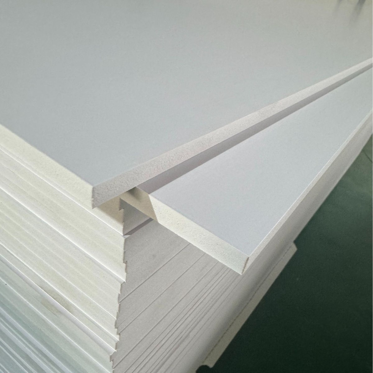 广告白色板材定制发泡板雕刻板广告板写真标识板材整块厂家批发