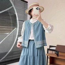 2025秋季新款 简约刺绣勾花牛仔衬衫套装 宽松圆领开衫无袖衬衫女
